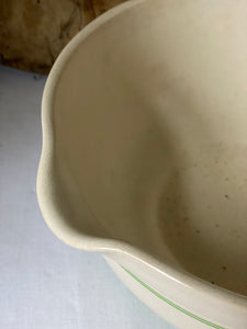 Kleen ware mixing bowl with pouring spout