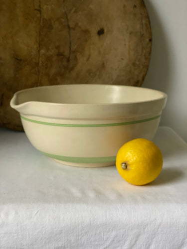 Kleen ware mixing bowl with pouring spout